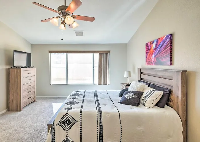 Family Home: Games, Private Pool & Patio! Holiday home Gilbert