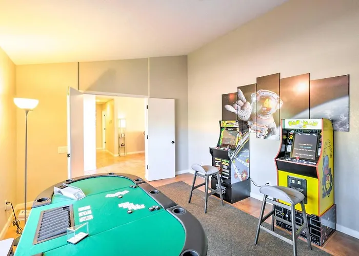Holiday home Family Home: Games, Private Pool & Patio! Gilbert