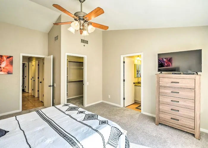 Family Home: Games, Private Pool & Patio! Holiday home Gilbert