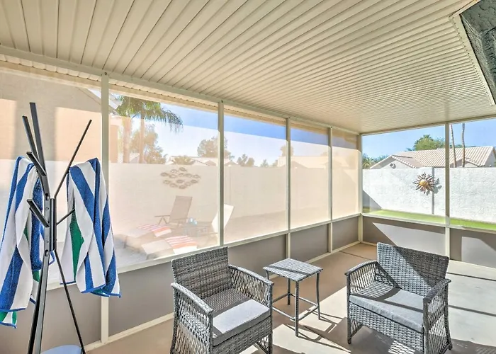 Family Home: Games, Private Pool & Patio! Holiday home