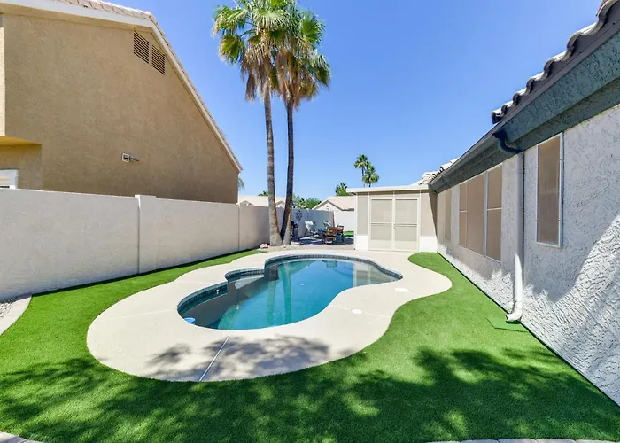 Family Home: Games, Private Pool & Patio! Holiday home