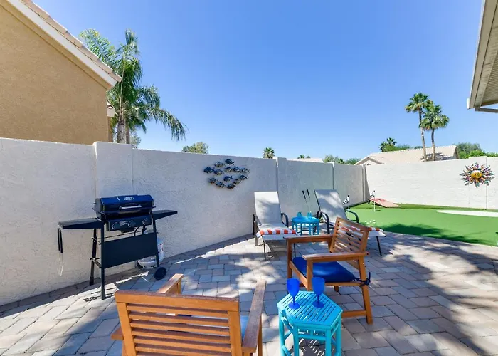 Family Home: Games, Private Pool & Patio! Holiday home *