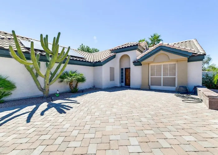 Family Home: Games, Private Pool & Patio! Holiday home Gilbert